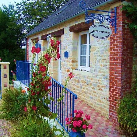Gite Le Moulin Saint-Vaast-sur-Seulles ภายนอก รูปภาพ